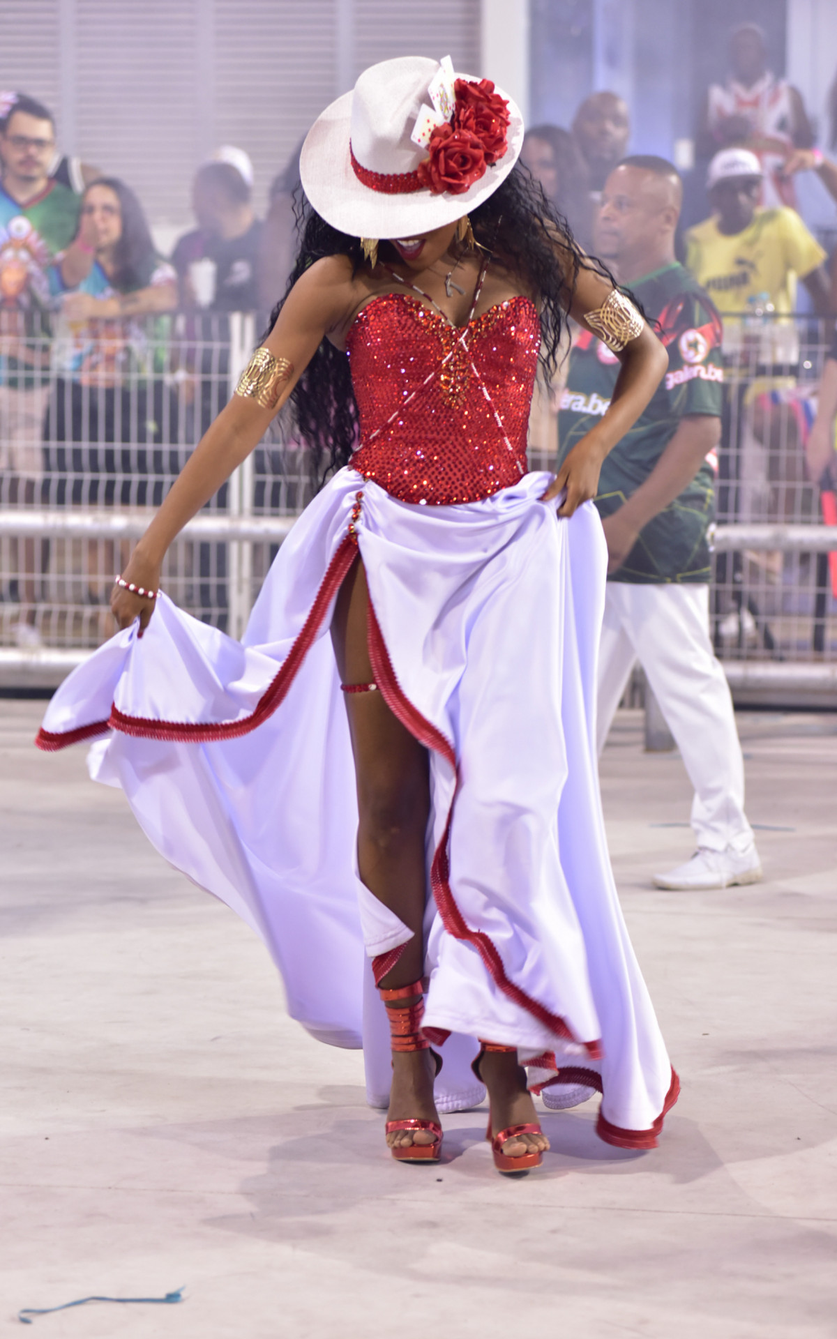 Thelma Assis como Maria Navalha durante ensaio técnico da Mocidade Alegre, em São Paulo