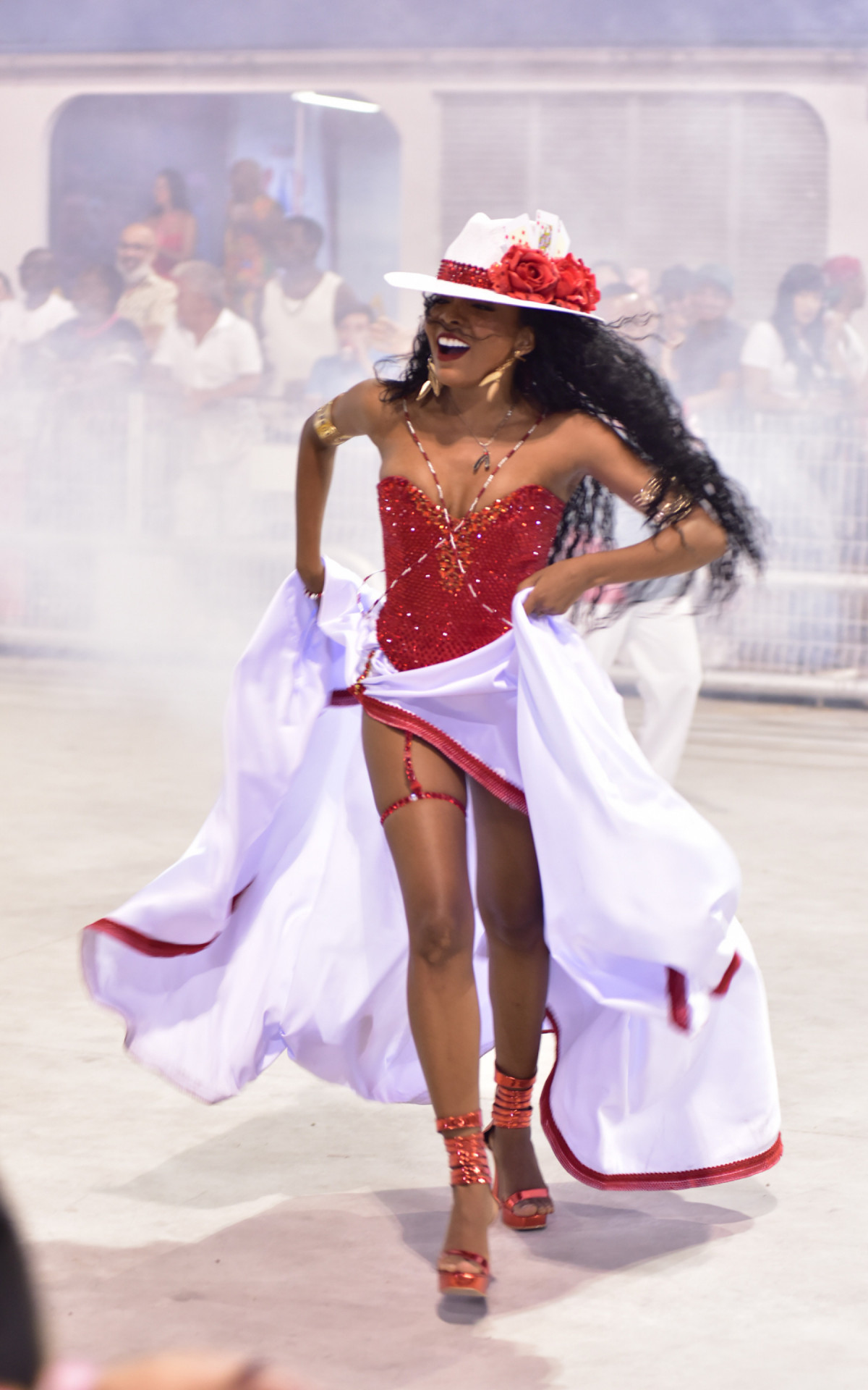 Thelma Assis como Maria Navalha durante ensaio técnico da Mocidade Alegre, em São Paulo