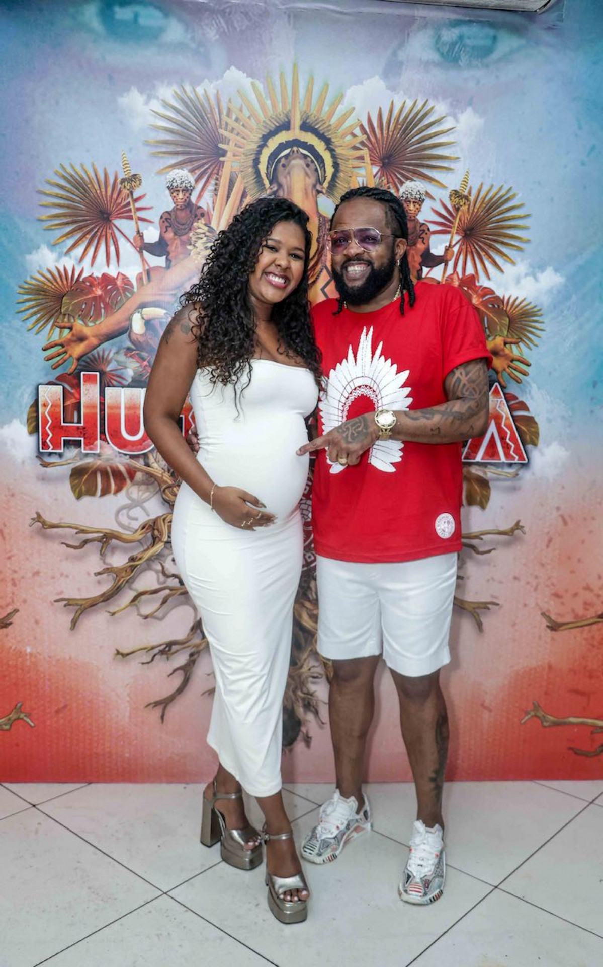 Xande de Pilares e a mulher, Mikim Beth, grávida da primeira filha do casal