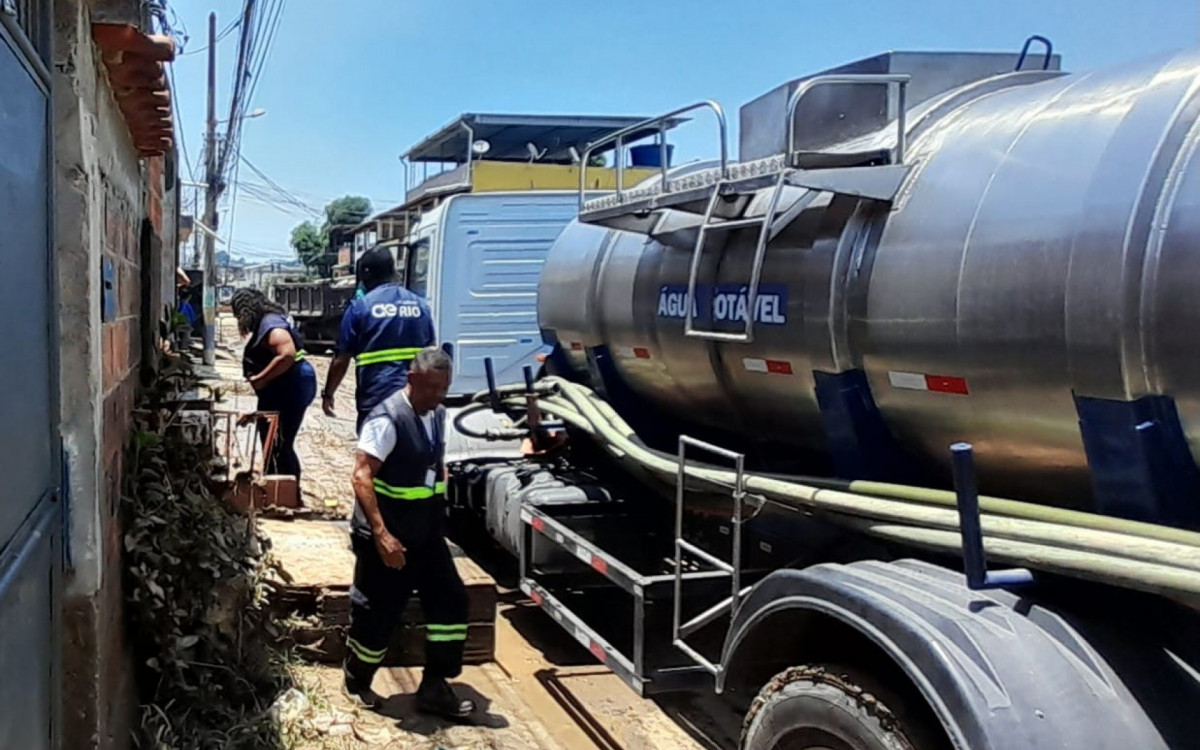 A empresa também disponibilizou caminhão-pipa para o abastecimento da UPA no bairro Botafogo, em Nova Iguaçu