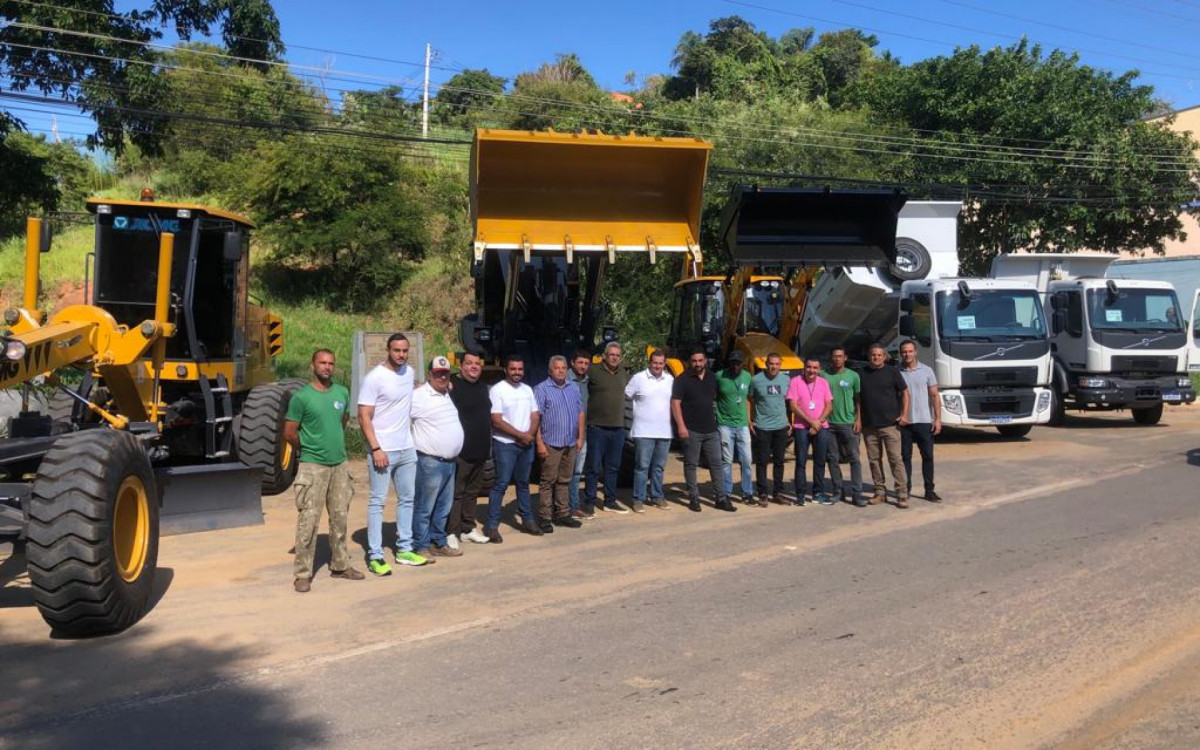Prefeito e vice participaram da entrega