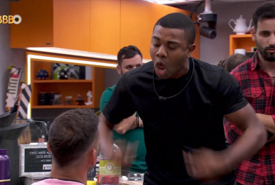 Davi briga com Nizam e dispara: 'Eu sou homem, não sou viad*'