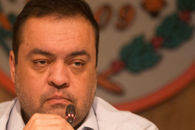 Cláudio Castro faz 'cobrança dura' e exige apuração sobre máquina de cigarros furtada