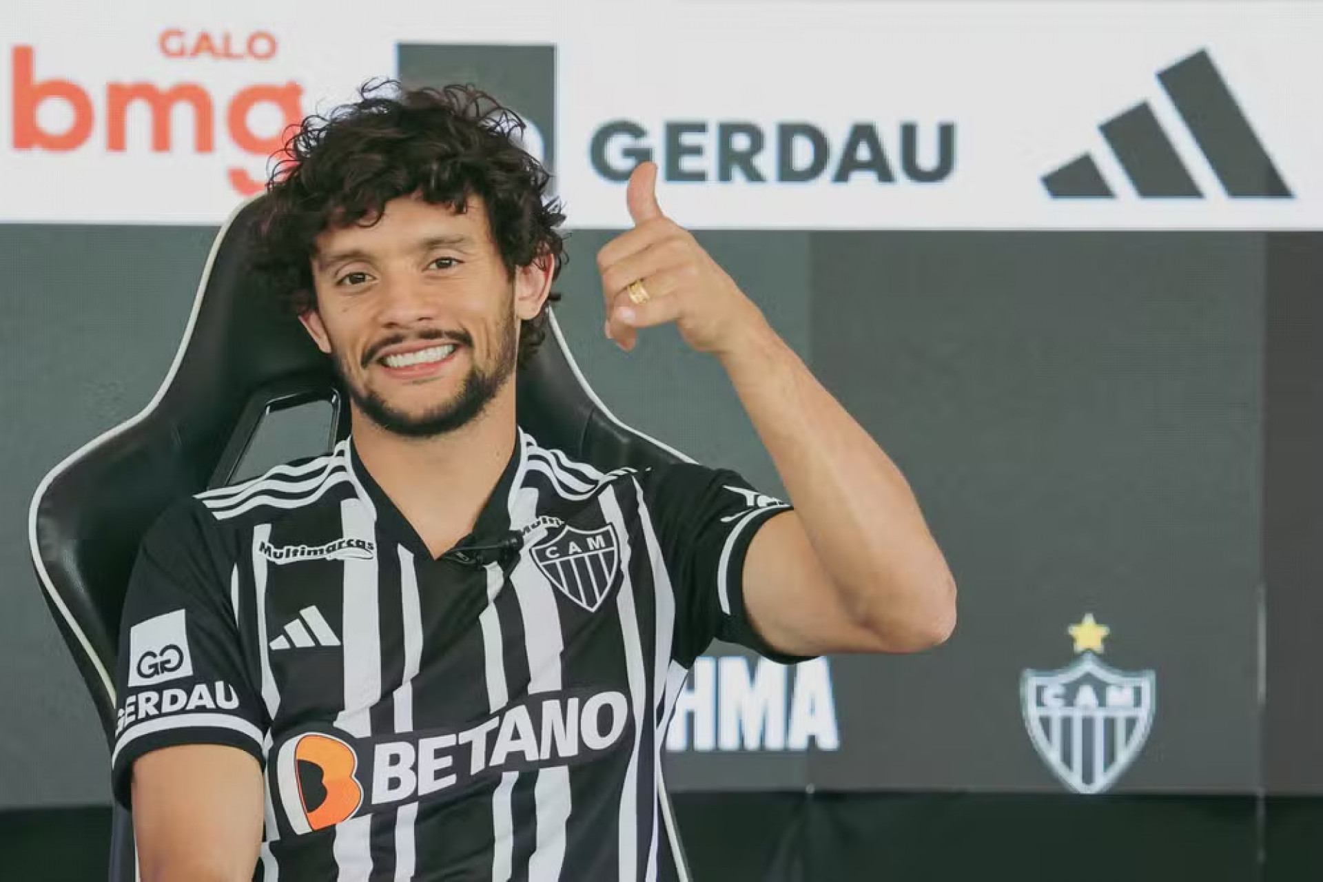 Fluminense faz consulta por Gustavo Scarpa, do Atlético-MG