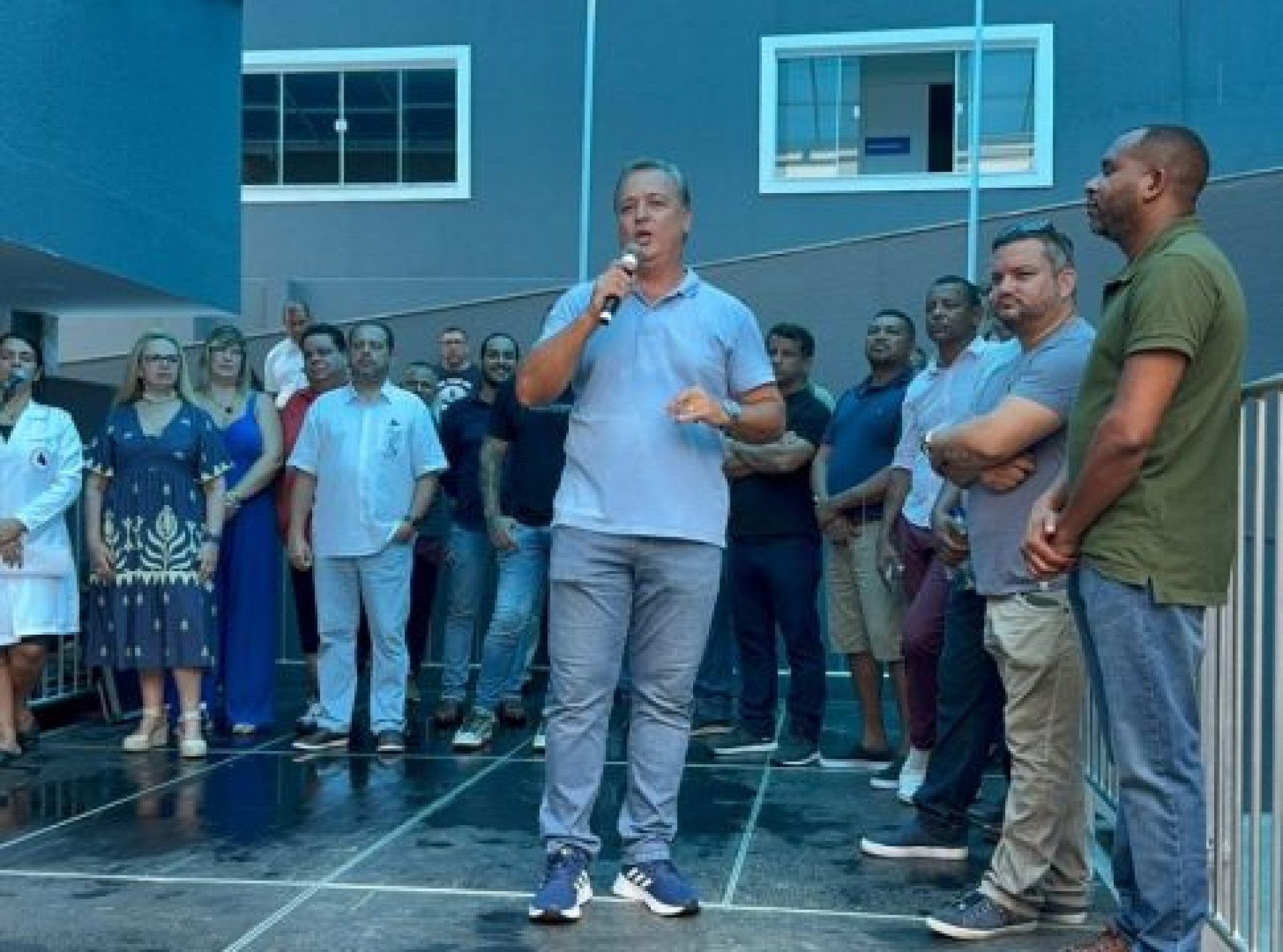 Prefeito Alexandre Martins discursa durante inauguração - Renata Cristiane 