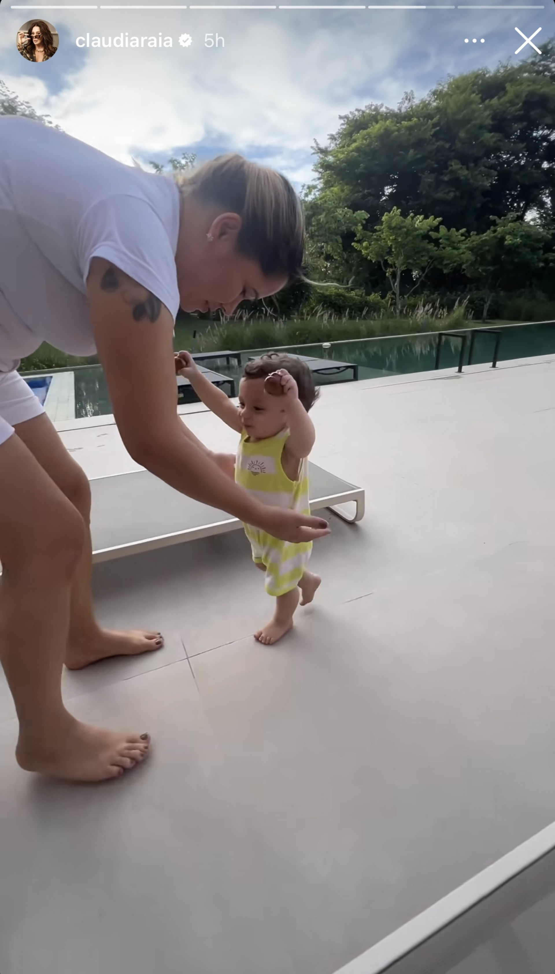 Claudia Raia comemora primeiros passos do filho Lucca, de 11 meses - Reprodução