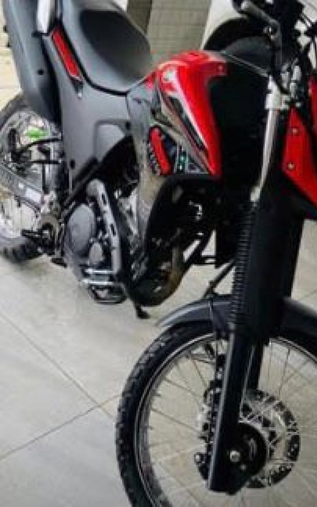 Diego chegou a divulgar nas redes sociais a foto de sua moto roubada - Reprodução/Redes Sociais