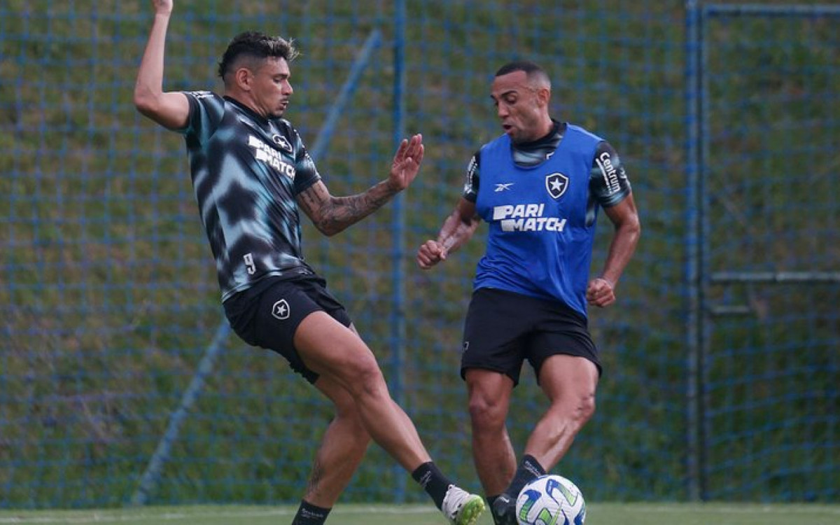 Tiquinho Soares e Marçal foram punidos por má conduta em clássico contra o Flamengo, em 2023 - Vítor Silva / Botafogo