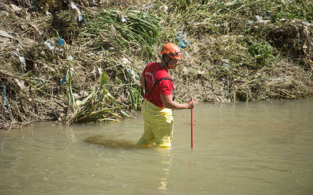 Terceiro dia de buscas no Rio Botas, nesta Terça-feira (16).