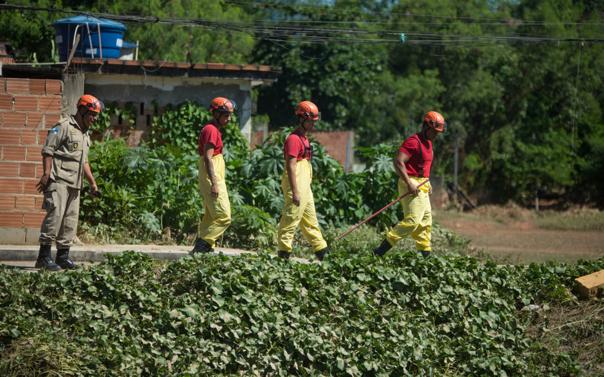 Terceiro dia de buscas no Rio Botas, nesta Terça-feira (16).