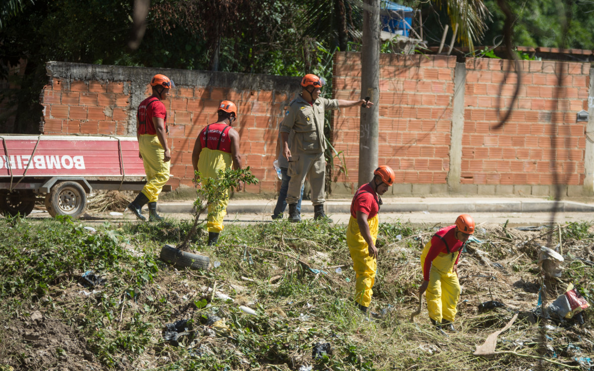 Terceiro dia de buscas no Rio Botas, nesta Terça-feira (16).