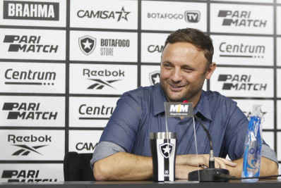 Diretor do Botafogo confirma a chegada do lateral-direito Wilson Manafá