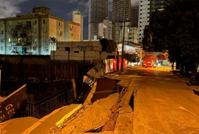 Empresa afirma que não há risco em prédio evacuado em Goiânia após asfalto desmoronar