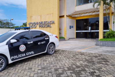 Filha de suposto líder do tráfico em Rio das Ostras é presa por sequestro e tentativa de homicídio