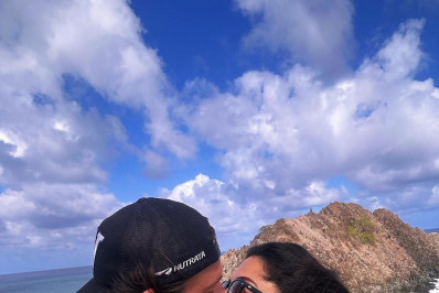 Aline Campos abre álbum de viagem em Noronha com direito a beijão em novo namorado