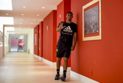 Flamengo anuncia renovação com Victor Hugo até o fim de 2028