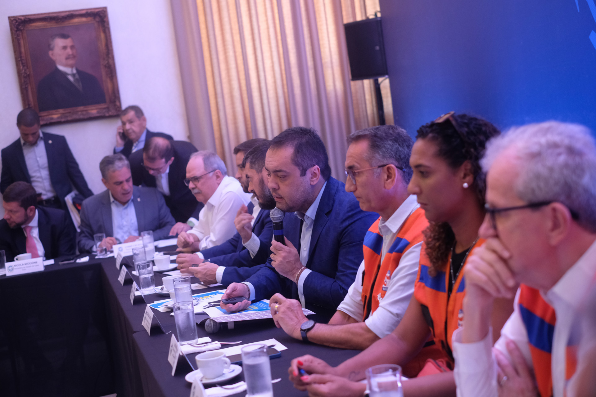 Governador Cl&aacute;udio Castro se reuniu com ministros e prefeitos no Pal&aacute;cio Guanabara, nesta ter&ccedil;a-feira (16) - Pedro Ivo/Ag&ecirc;ncia O Dia                                                                                                                                                                                                                                                  