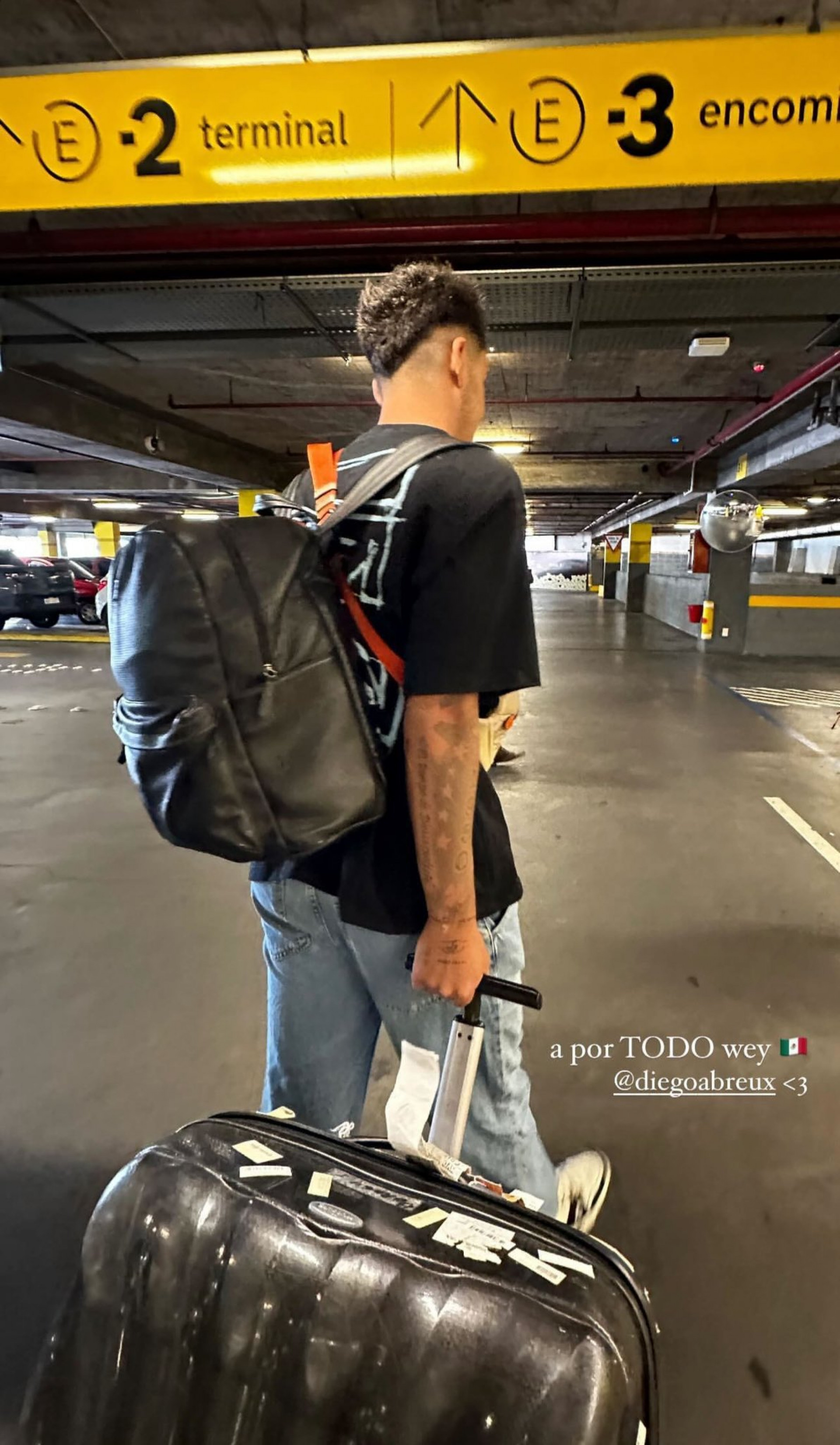 Diego Abreu embarcando rumo ao México para assinar com o Toluca - Reprodução