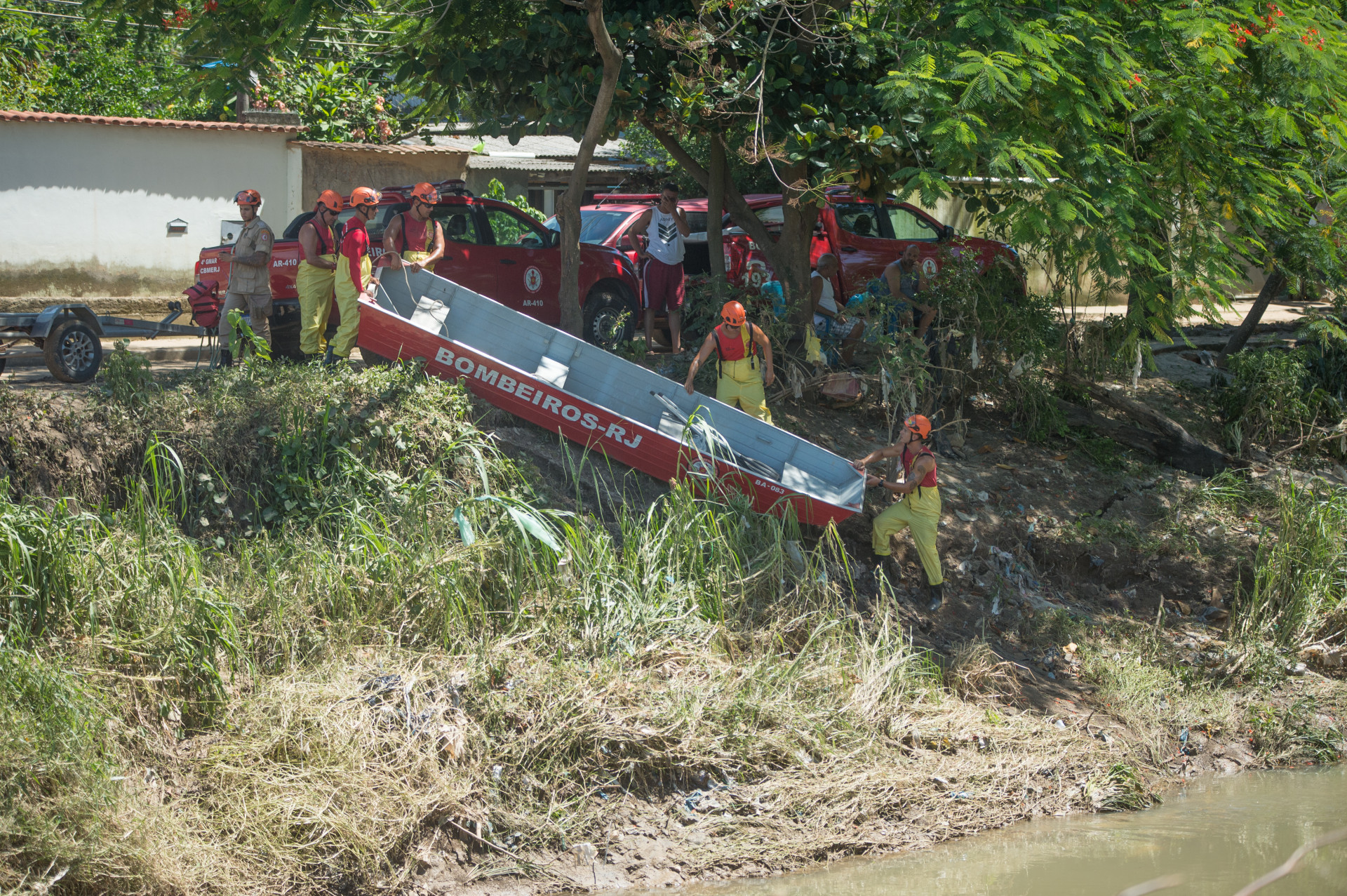 Corpo de Bombeiros fizeram buscas por Elaine Cristina de Souza Gomes no Rio Botas
 - Arquivo / Armando Paiva / Agência O Dia
