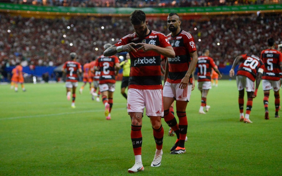 Léo Pereira comemora gol marcado na vitória do Flamengo