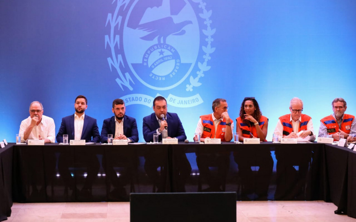 O governador Cláudio Castro no encontro com os prefeitos das cidades prejudicadas pelas fortes chuvas e os ministros do Governo Federal