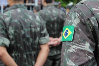 Exército baixa regras para moderar perfis oficiais após cobranças de extremistas
