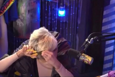 'Mulheres morrem no Irã por mostrar os cabelos', diz  refugiada que deixou o país para fugir da repressão