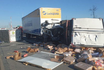 Colisão entre três caminhões deixa cinco feridos na Via Dutra