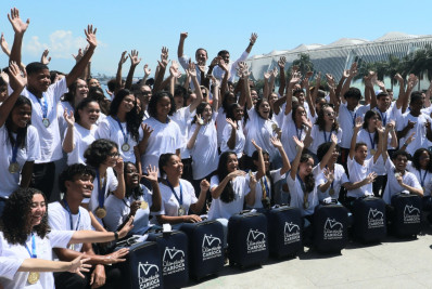 Alunos vencedores da Olimpíada Carioca de Matemática ganham viagem para a Disney