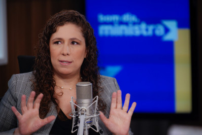 Governo foi surpreendido com proposta de autonomia financeira do BC, diz ministra da Gestão