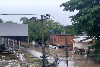Moradores de bairro às margens do Rio Acari denunciam obras que podem ter agravado impactos do temporal