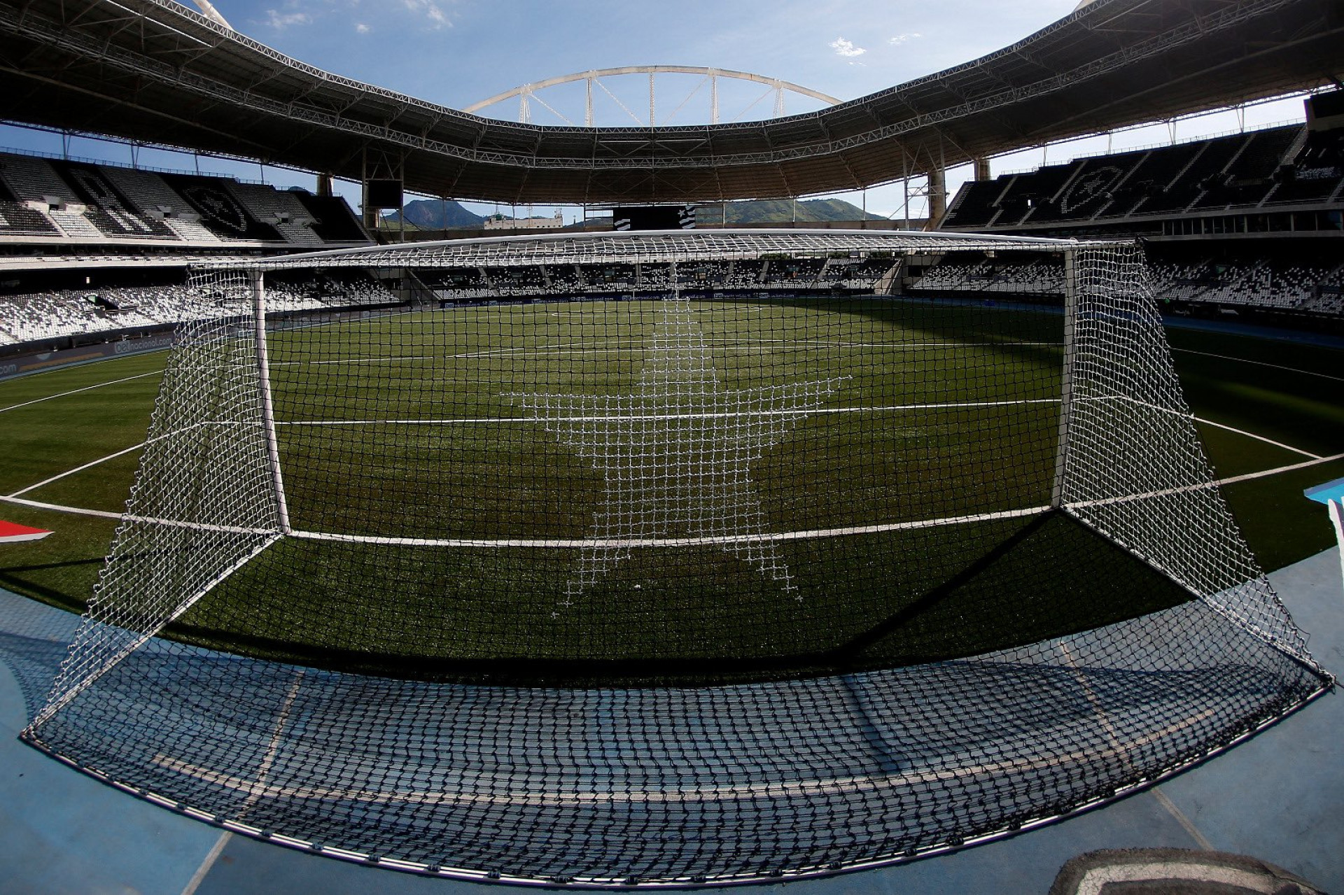 Rede do Estádio Nilton Santos com a Estrela Solitária - Foto: Vítor Silva/Botafogo