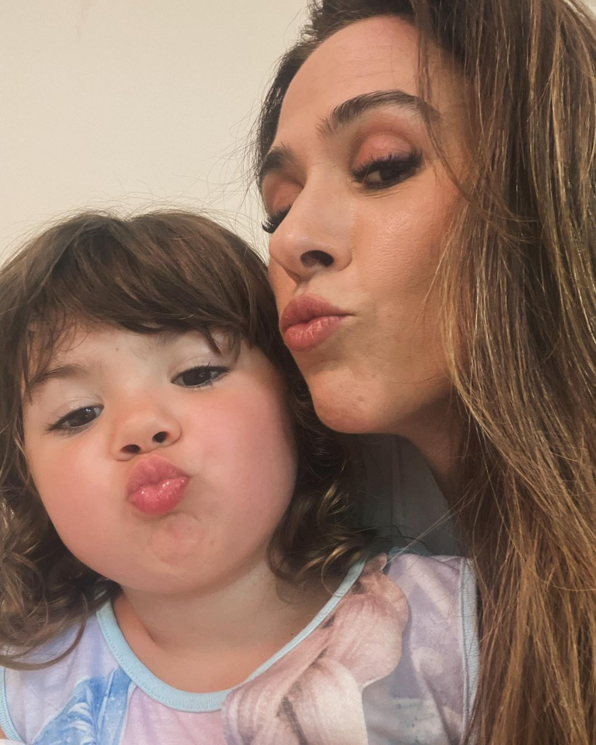 Tatá Werneck encanta seguidores com foto ao lado da filha - Reprodução