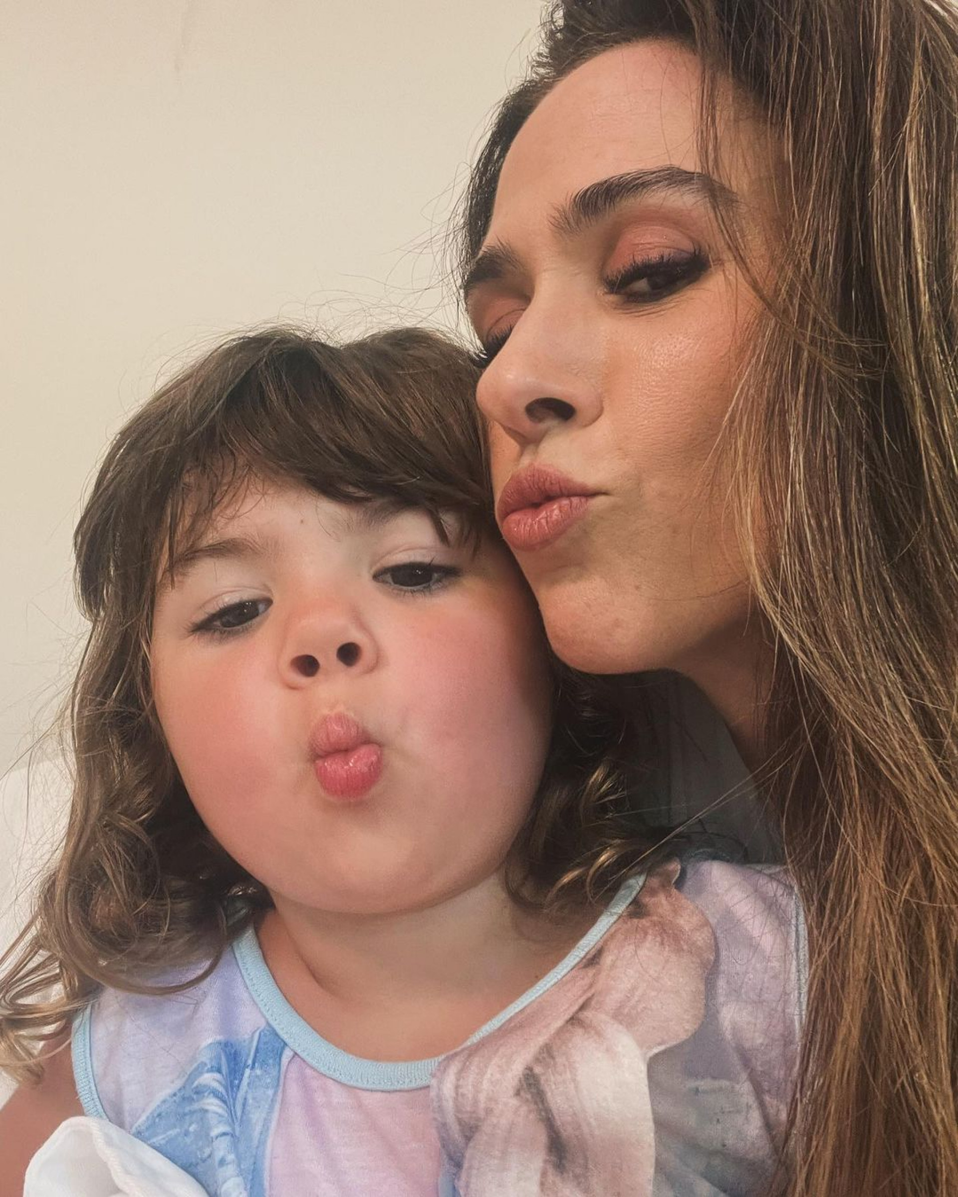 Tatá Werneck encanta seguidores com foto ao lado da filha - Reprodução