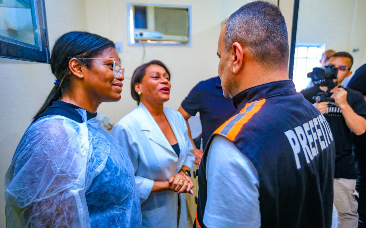 Depois de percorrer ruas, o prefeito Waguinho visitou ainda a Unidade de Saúde da Família da Vila São Luiz