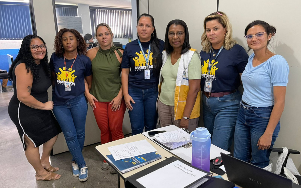 A secretária de Estado de Assistência Social, Rosangela Gomes, com a equipe da Secretaria Municipal de Desenvolvimento Social