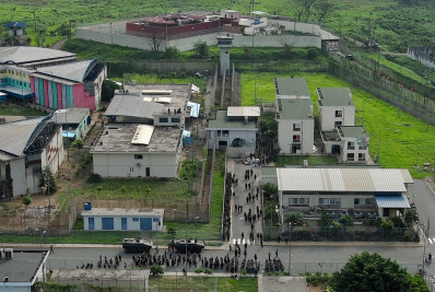 Militares entram na prisão de Guayaquil em meio à guerra contra o tráfico