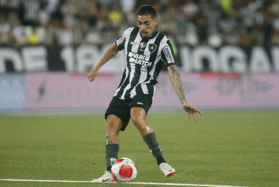 Hugo, do Botafogo, é o lateral da Série A com mais assistências em 2024