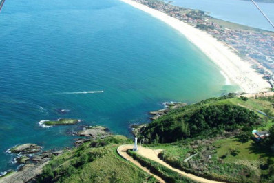 Guarda-vidas retiram cadáver em decomposição no mar de Ponta Negra