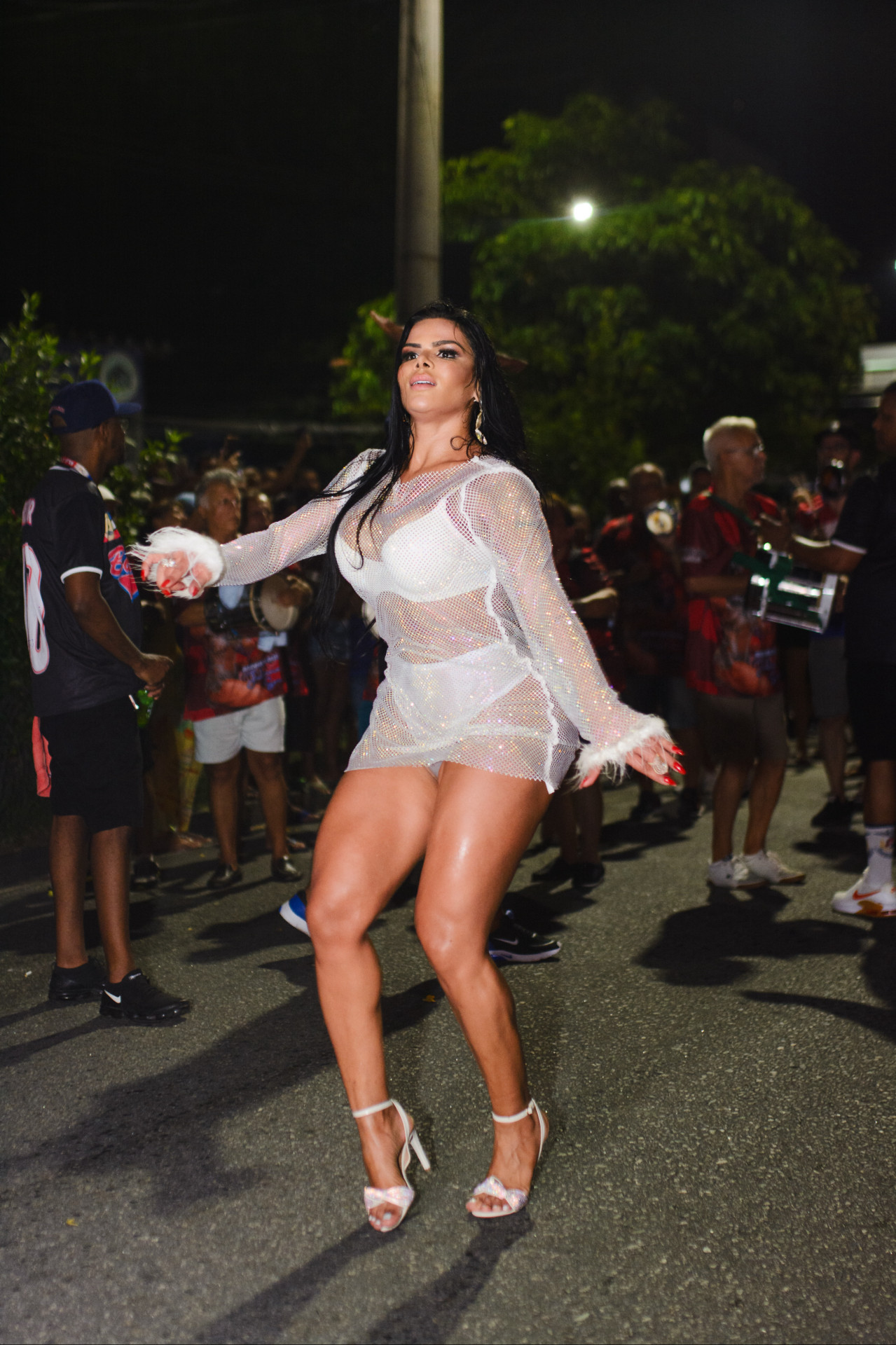 Juliana Souza participa de ensaio de rua da União da Ilha - Adriano Reis/ Divulgação