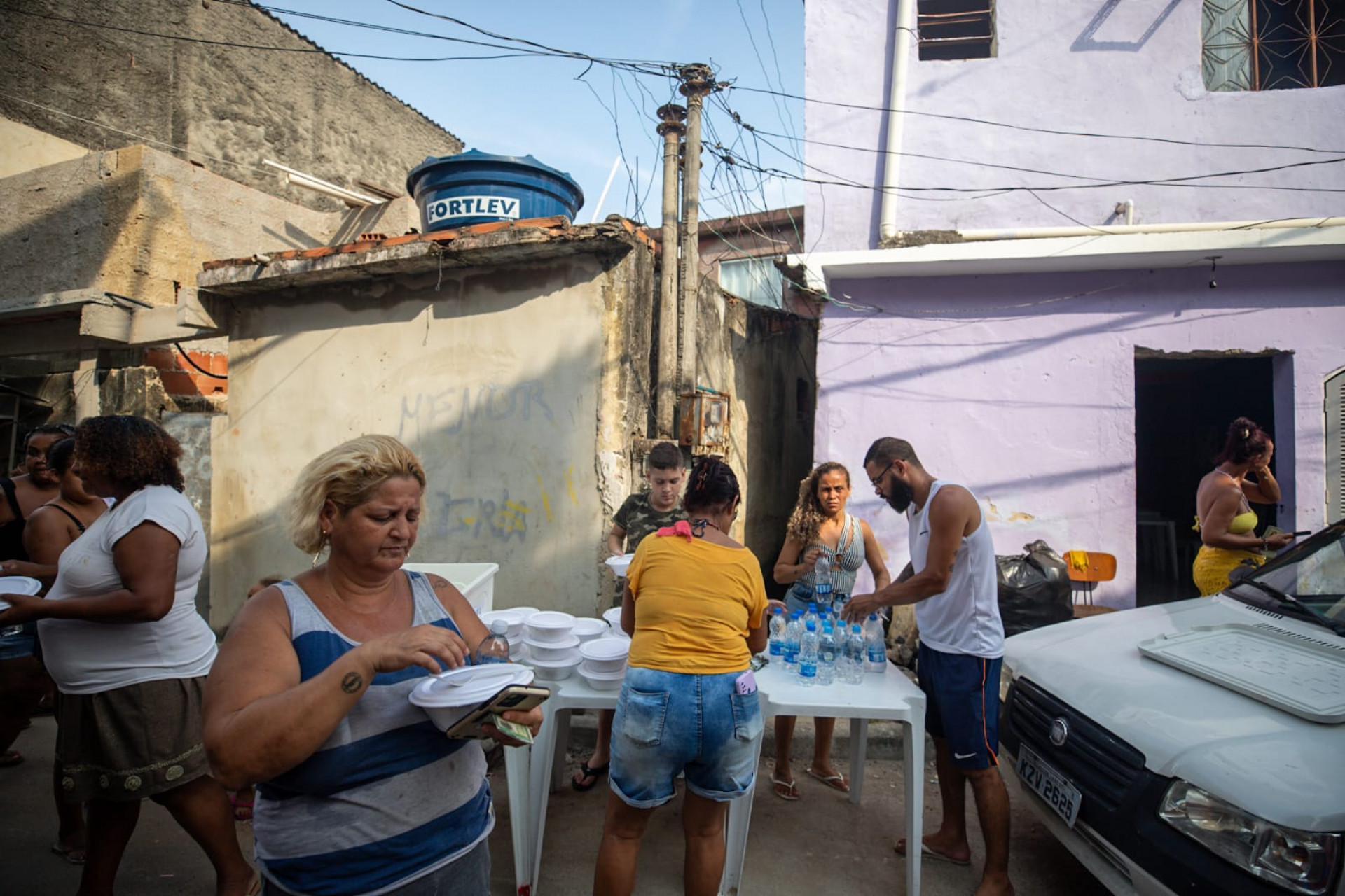 Mais de 400 quentinhas foram distribuídas no Jorge Turco - Renan Areias / Agência O Dia