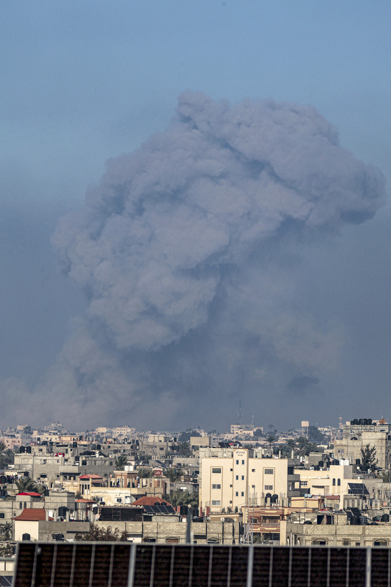 Fumaça sobe após novo ataque de Israel a Faixa de Gaza nesta sexta-feira, 19 - AFP