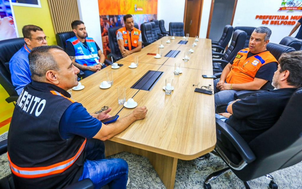 Waguinho fez um rápido balanço da situação de Belford Roxo para um representante da Defesa Civil nacional