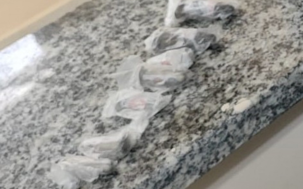 Sete cápsulas de cocaína