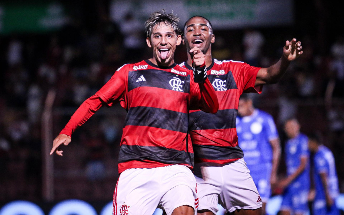 Werton, do Flamengo, comemora após marcar contra o São Bento, na Copinha