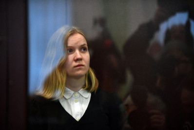 Promotoria russa pede 28 anos de prisão para suspeita de matar blogueiro