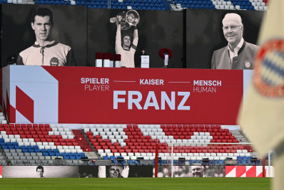 Bayern de Munique faz homenagem a Beckenbauer, zagueiro lendário que morreu aos 78 anos