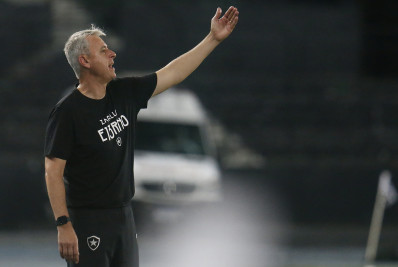 Ex-Botafogo exalta Filipe Luís e admite sonho de treinar clube europeu