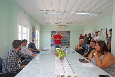 Alexandre Martins, Prefeito de Búzios, faz reunião para exigir respostas da ENEL após apagões no Réveillon