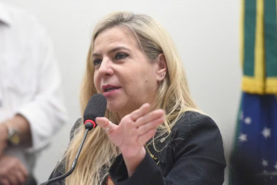 Ex-prefeita de Fortaleza é barrada de acessar palco com Lula: 'Basta de violência política'
